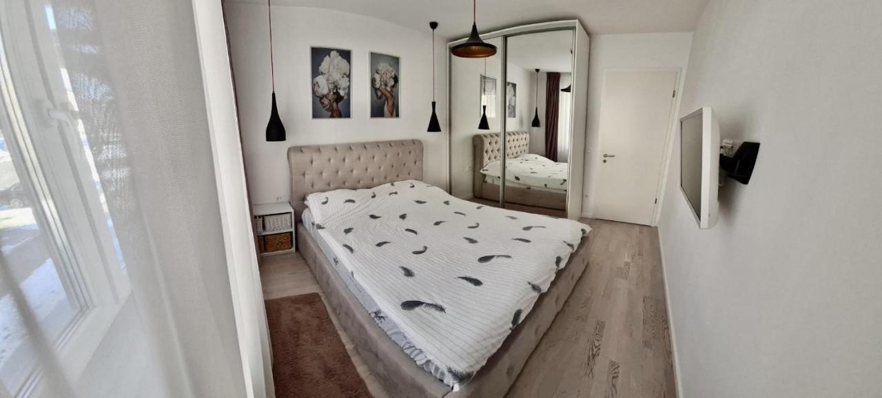 Apartament Coresimall Lägenhet Braşov Exteriör bild